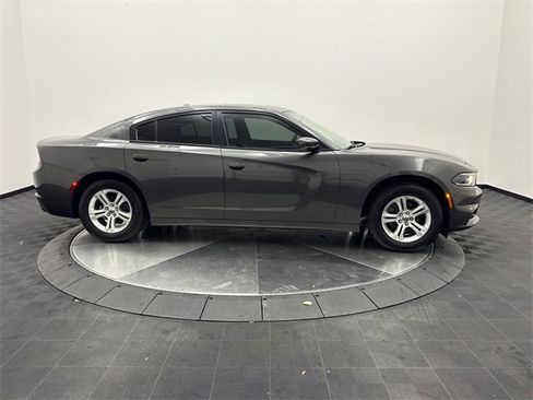 Used 2019 Dodge Charger SXT image 8