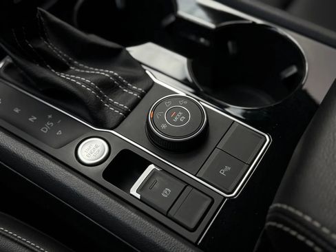 Used 2023 Volkswagen Atlas SEL R-Line image 36