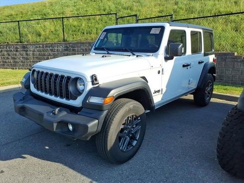 Used 2025 Jeep Wrangler Unlimited Sport AWD/4WD image 12