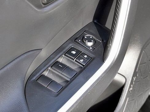 Used 2022 Toyota RAV4 LE FWD image 24