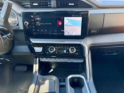 Used 2024 GMC Sierra 2500 Denali w/ Technology Package image 15