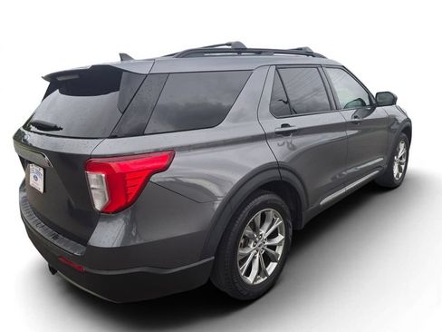 Used 2022 Ford Explorer XLT w/ Equipment Group 202A RWD image 4