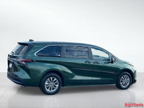 Certified 2026 Toyota Sienna LE FWD image 7