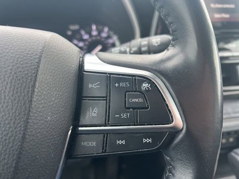 Used 2021 Toyota Highlander XLE image 16