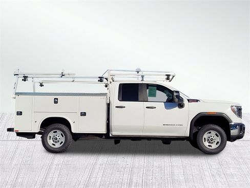 Used 2022 GMC Sierra 2500 Pro w/ Convenience Package image 4