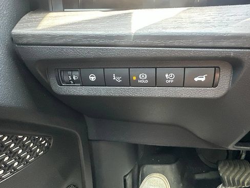 Used 2023 Nissan Ariya AWD/4WD image 11