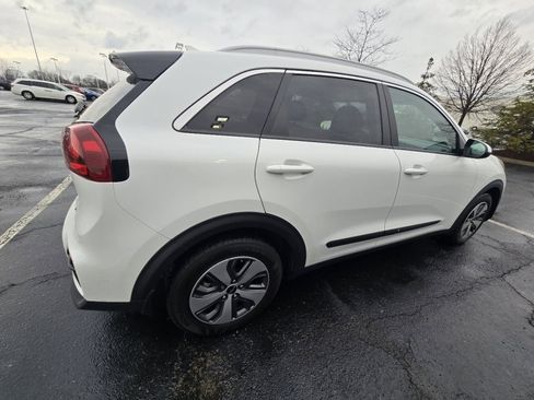 Used 2022 Kia Niro LX image 8