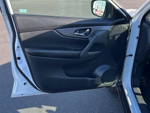 Used 2016 Nissan Rogue S w/ S Family Package FWD image 12