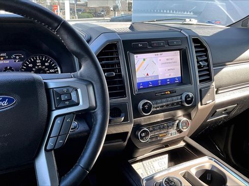 Used 2021 Ford Expedition XLT image 6