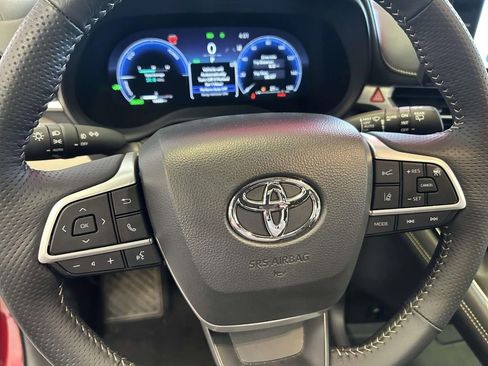 Certified 2025 Toyota Sienna Platinum AWD/4WD image 23