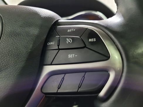 Used 2019 Jeep Grand Cherokee Limited image 32