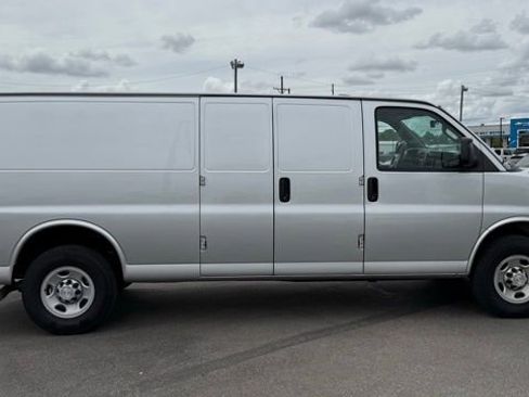 Used 2016 Chevrolet Express 3500 Extended RWD image 8