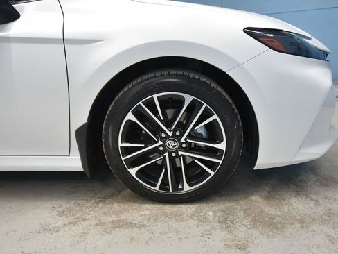 Used 2025 Toyota Camry XLE AWD/4WD image 36