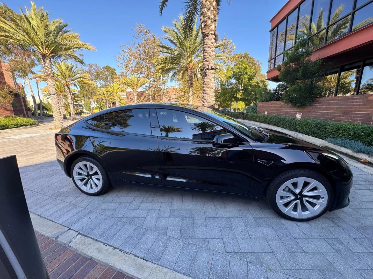 Used 2023 Tesla Model 3 Standard Range RWD image 5