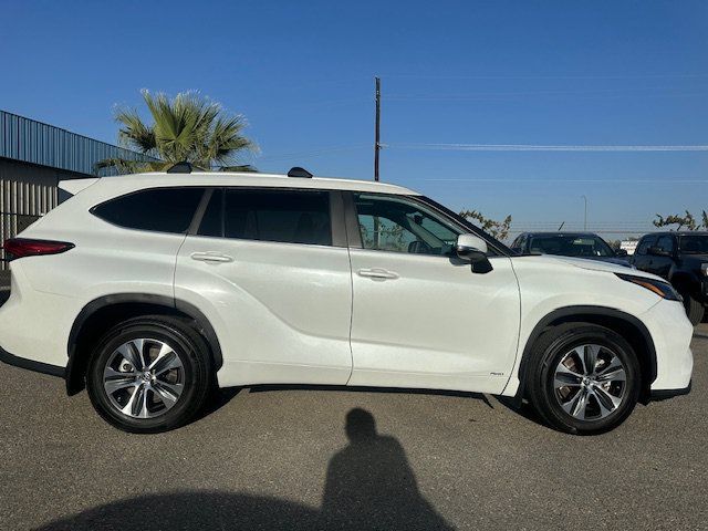 Used 2023 Toyota Highlander XLE AWD/4WD image 14