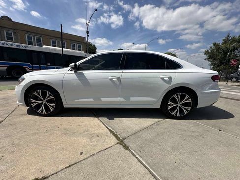 Used 2021 Volkswagen Passat 2.0T SE FWD image 8