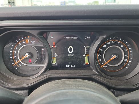 Used 2025 Jeep Gladiator Rubicon w/ Convenience Group AWD/4WD image 10