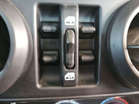 Used 2007 Jeep Wrangler Unlimited Rubicon w/ Dual Top Group AWD/4WD image 23