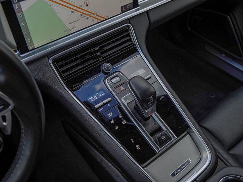 Used 2018 Porsche Panamera 4S image 18