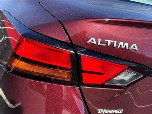 Used 2025 Nissan Altima 2.5 SV FWD image 21