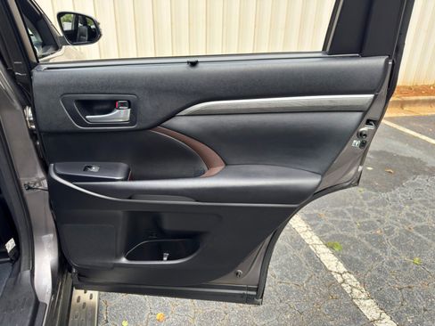 Used 2017 Toyota Highlander Limited FWD image 44