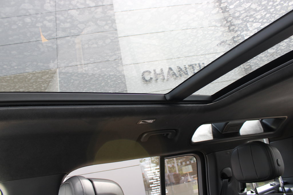 New 2026 Land Rover Defender 110 V8 AWD/4WD image 27