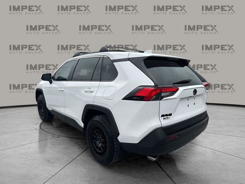 Used 2025 Toyota RAV4 XLE w/ Convenience Package FWD image 3