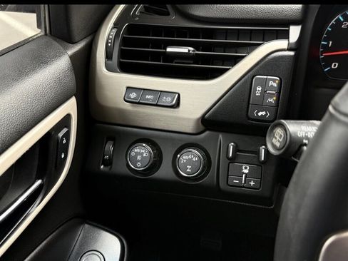 Used 2017 GMC Yukon Denali w/ Open Road Package AWD/4WD image 33