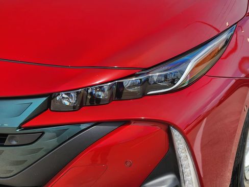 Used 2017 Toyota Prius Prime Advanced FWD image 9
