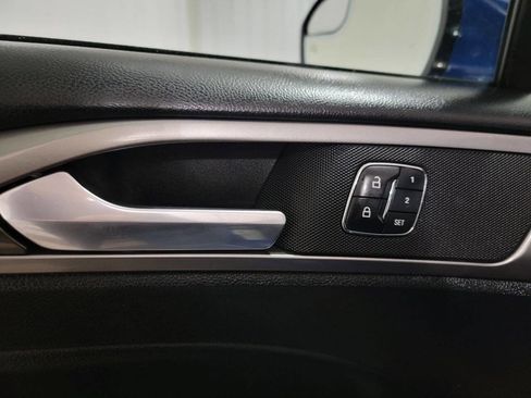 Used 2017 Ford Fusion SE w/ Fusion SE Technology Package image 11
