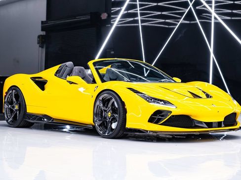 Used 2021 Ferrari F8 Tributo RWD image 1