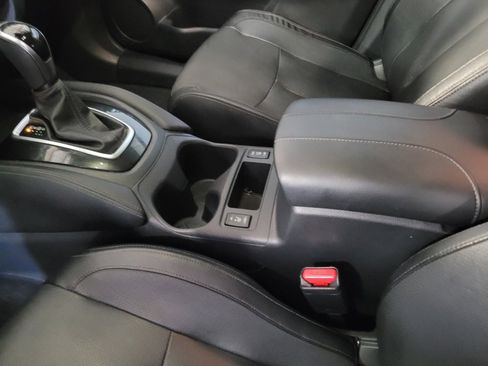 Used 2017 Nissan Rogue SL w/ SL Premium Package FWD image 26