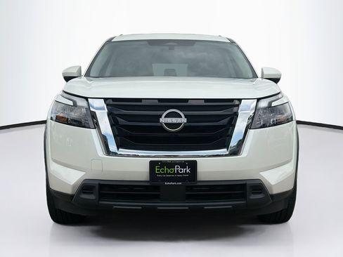 Used 2023 Nissan Pathfinder SV w/ SV Premium Package AWD/4WD image 2