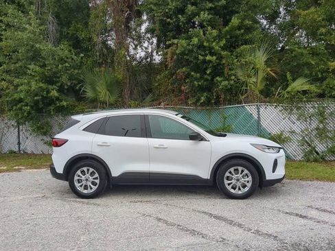 Used 2023 Ford Escape Active image 3