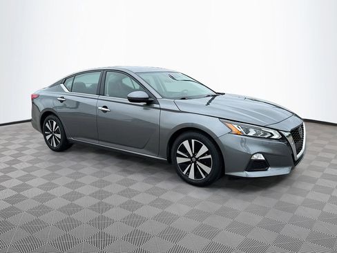 Used 2022 Nissan Altima 2.5 SV FWD image 3