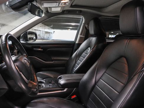 Used 2023 Toyota Highlander XLE FWD image 20