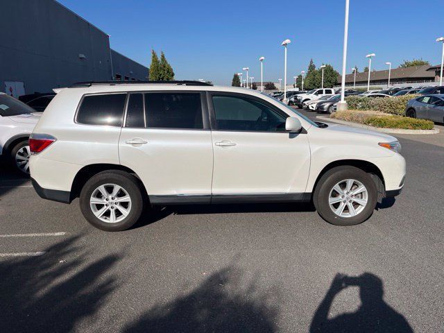 Used 2013 Toyota Highlander Plus FWD image 2
