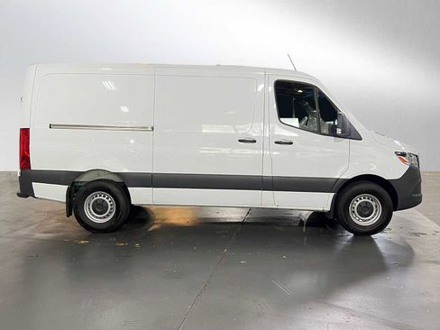 Used 2025 Mercedes-Benz Sprinter 2500 image 2