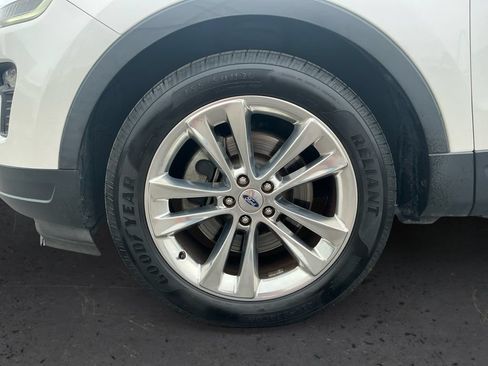 Used 2018 Ford Explorer XLT w/ Equipment Group 202A FWD image 13