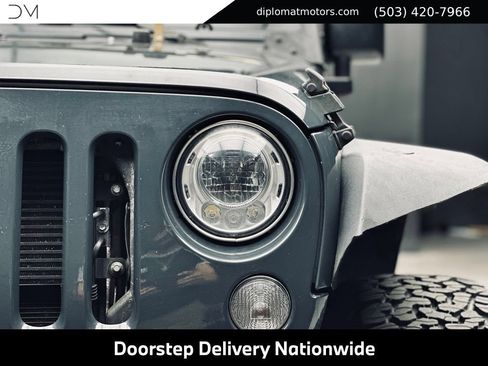 Used 2017 Jeep Wrangler Unlimited Rubicon w/ Connectivity Group AWD/4WD image 13