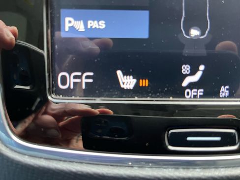 Used 2019 Volvo XC90 T5 Momentum AWD/4WD image 10