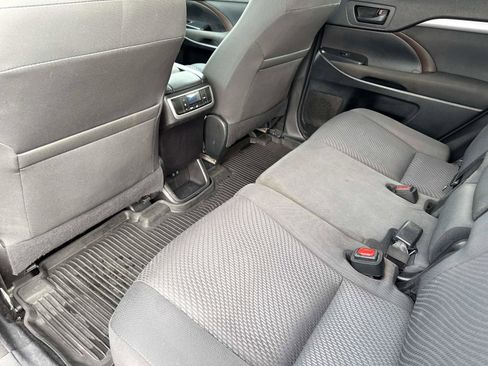 Used 2017 Toyota Highlander LE image 15