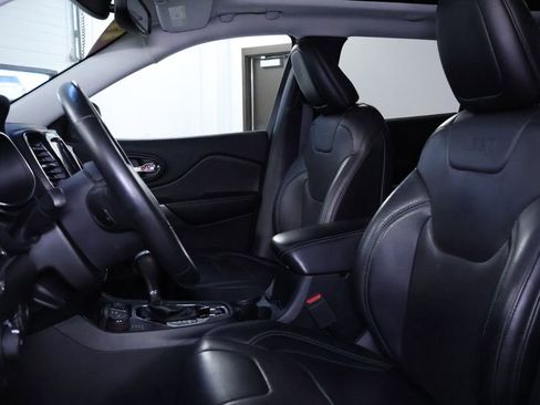 Used 2019 Jeep Cherokee Limited w/ Luxury Group image 15