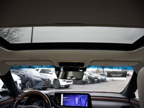 Used 2025 Lexus ES 300h Ultra Luxury image 30