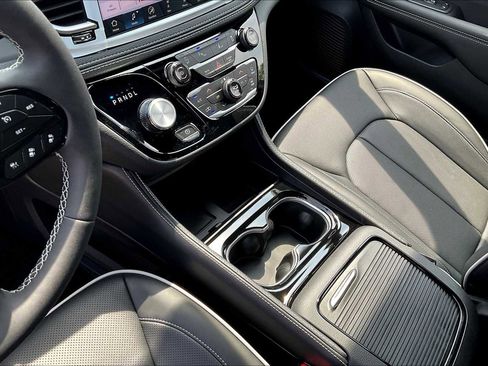 New 2026 Chrysler Pacifica Limited w/ S Appearance Package image 7