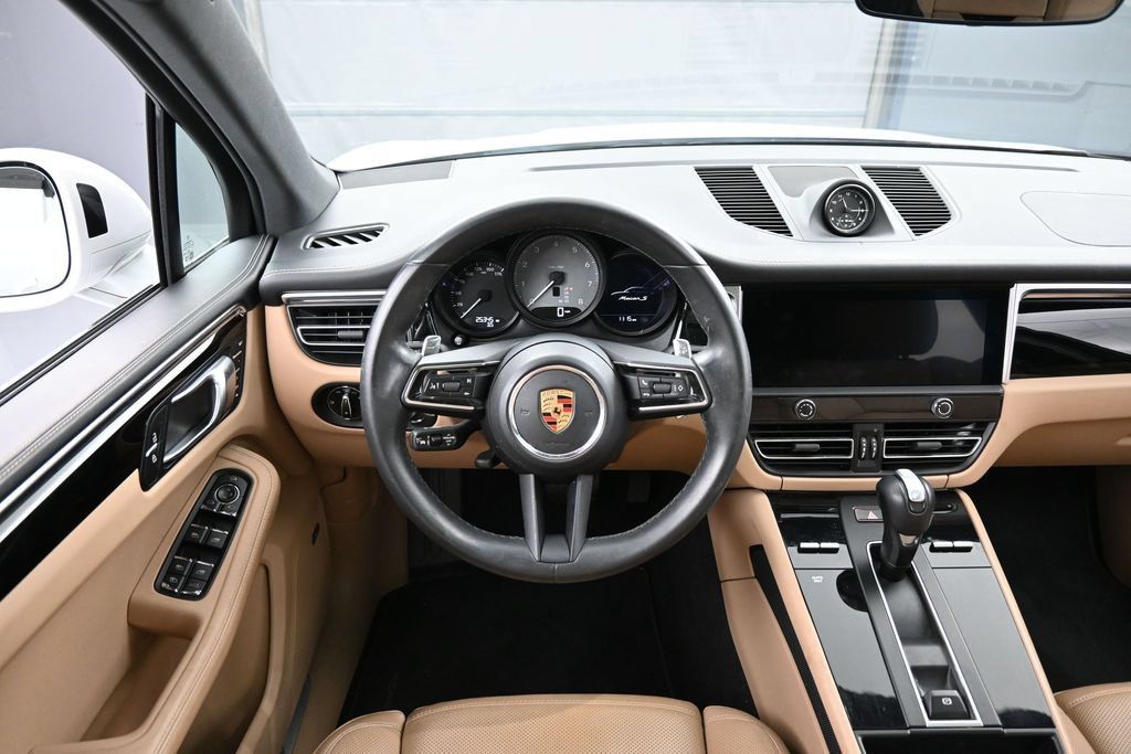 Certified 2024 Porsche Macan S AWD/4WD image 17