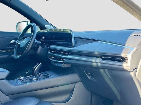 Used 2024 Cadillac XT4 Sport image 29