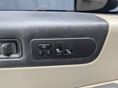Used 2004 HUMMER H2 w/ Preferred Equipment Group AWD/4WD image 6