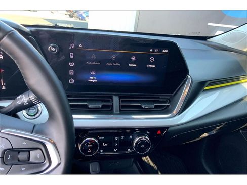 Used 2024 Chevrolet Trax LT w/ Sunroof Package FWD image 7