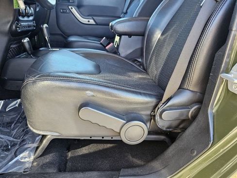 Used 2016 Jeep Wrangler Unlimited Sahara image 12